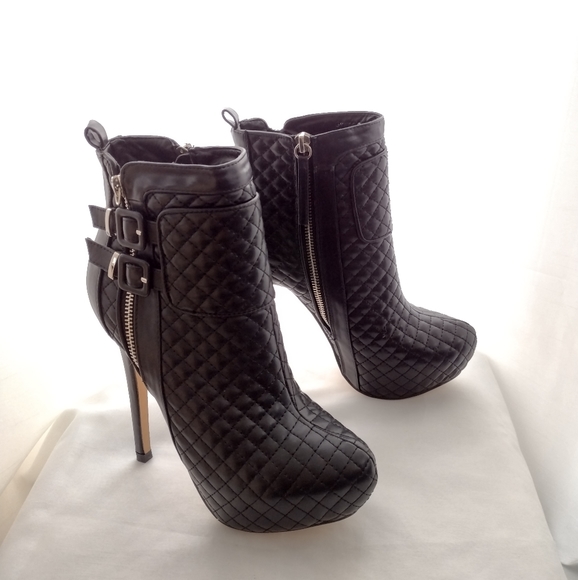 BRAND NEW Sophia & Lee quilted stiletto booties - Picture 2 of 12